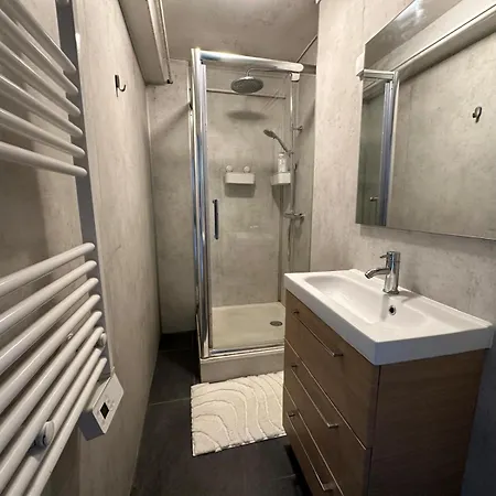 Le Jules Verne, Proche De La Gare