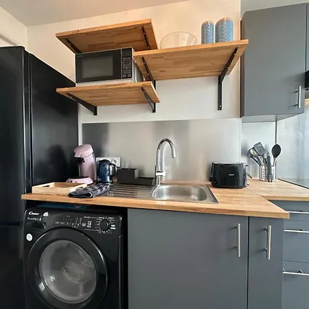 Le Jules Verne, Proche De La Gare