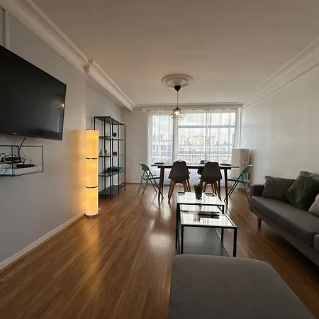 Le Jules Verne, Proche De La Gare *